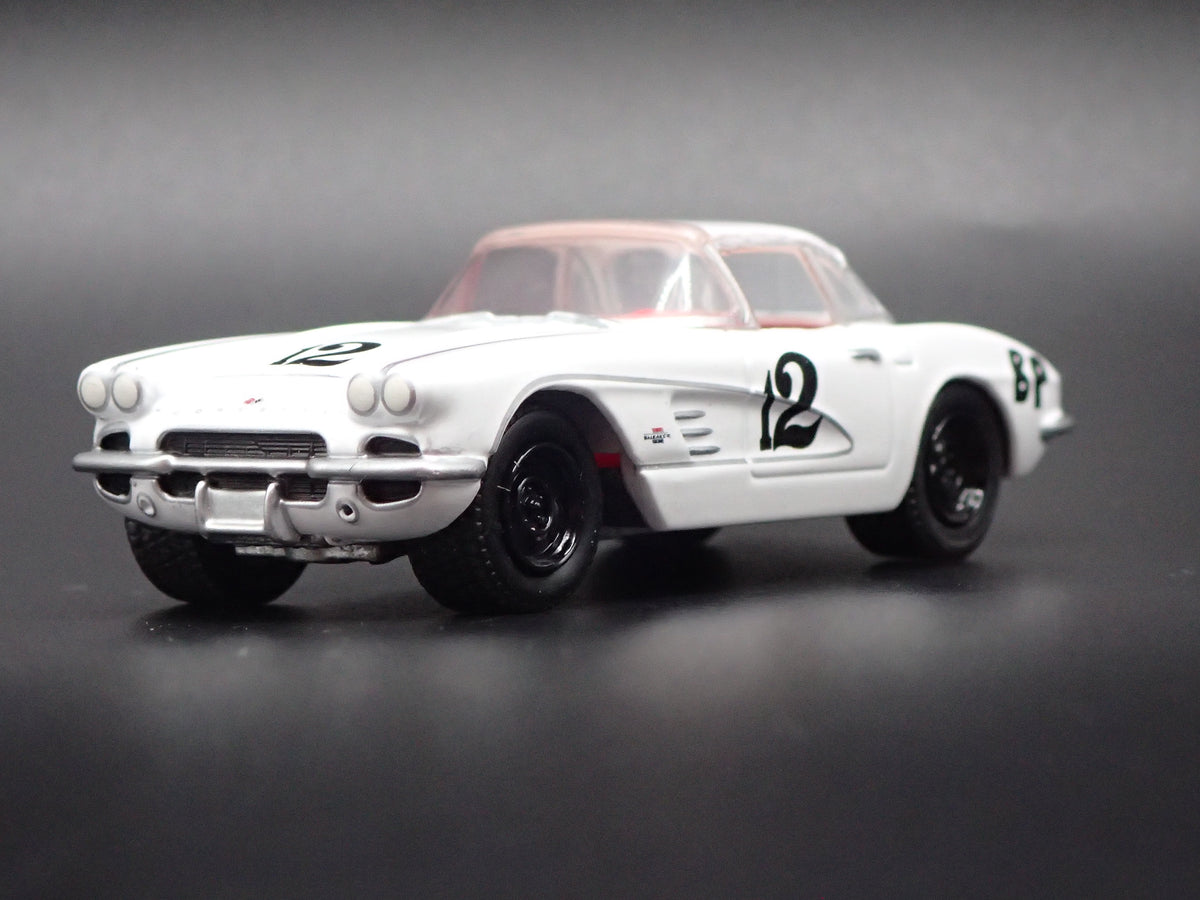 1961 61 CHEVY CHEVROLET CORVETTE RACING WHITE 1:64 SCALE DIORAMA DIECAST MODEL CAR