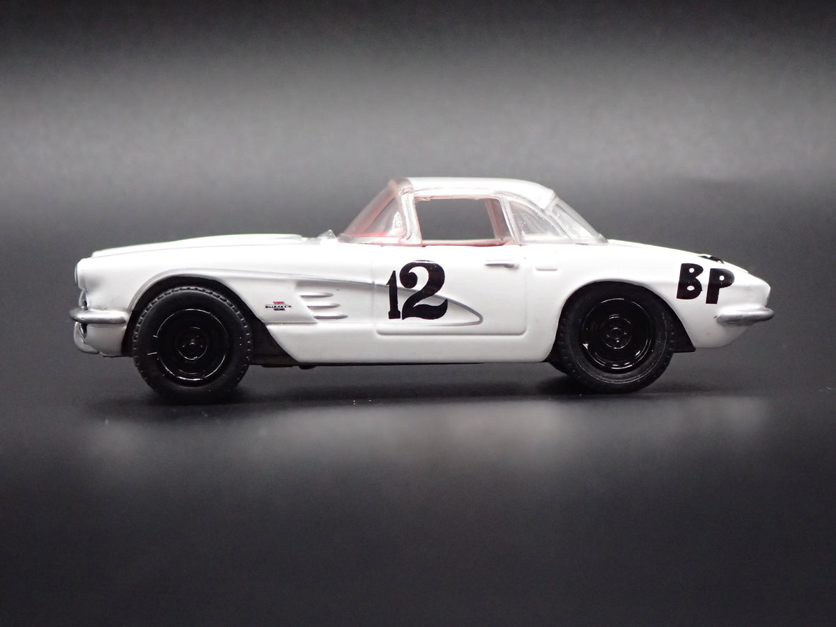 1961 61 CHEVY CHEVROLET CORVETTE RACING WHITE 1:64 SCALE DIORAMA DIECAST MODEL CAR