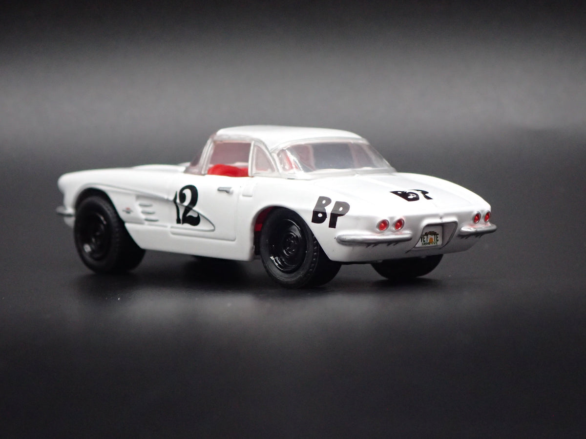 1961 61 CHEVY CHEVROLET CORVETTE RACING WHITE 1:64 SCALE DIORAMA DIECAST MODEL CAR