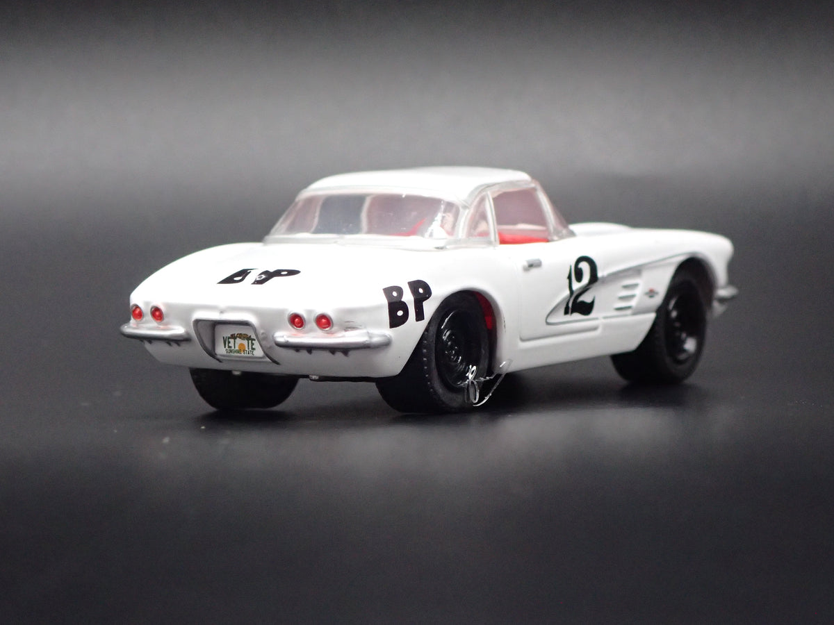 1961 61 CHEVY CHEVROLET CORVETTE RACING WHITE 1:64 SCALE DIORAMA DIECAST MODEL CAR
