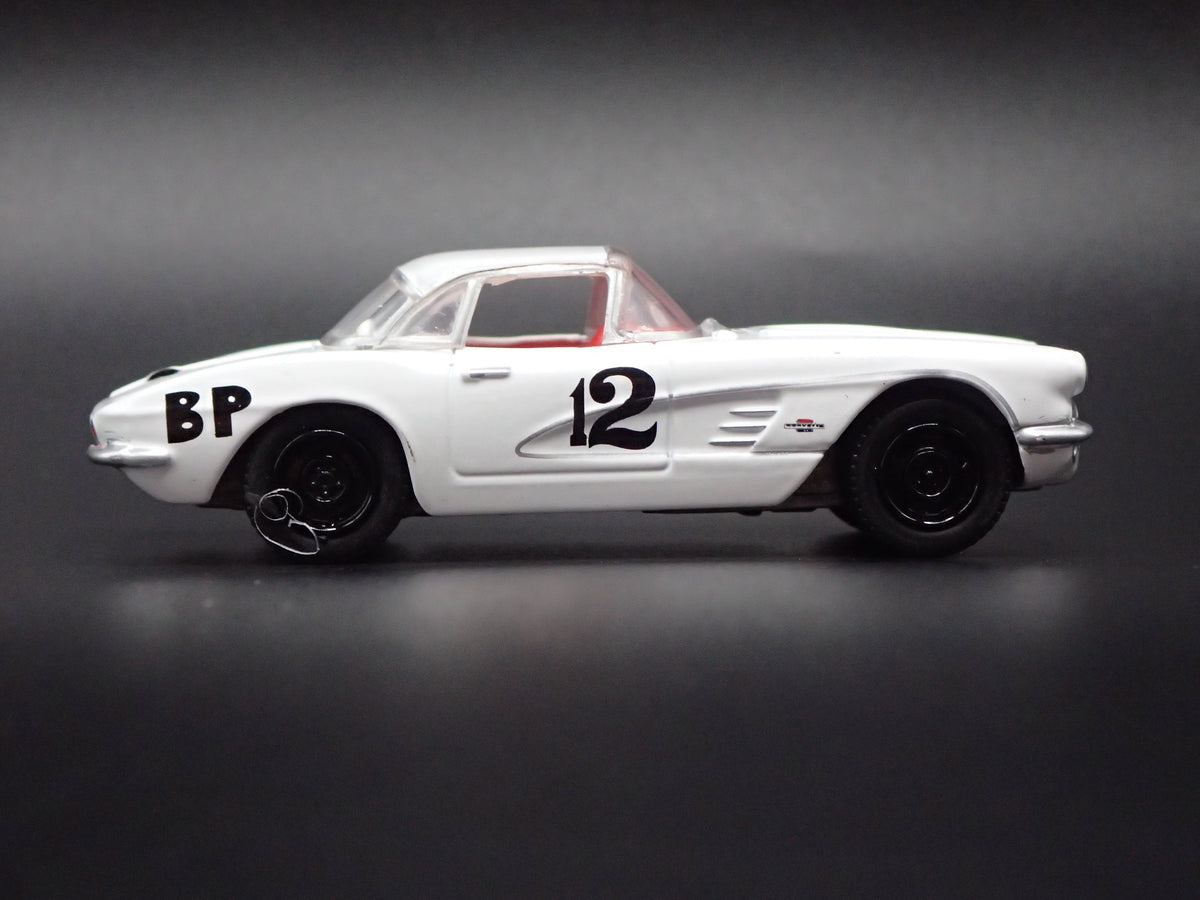 1961 61 CHEVY CHEVROLET CORVETTE RACING WHITE 1:64 SCALE DIORAMA DIECAST MODEL CAR