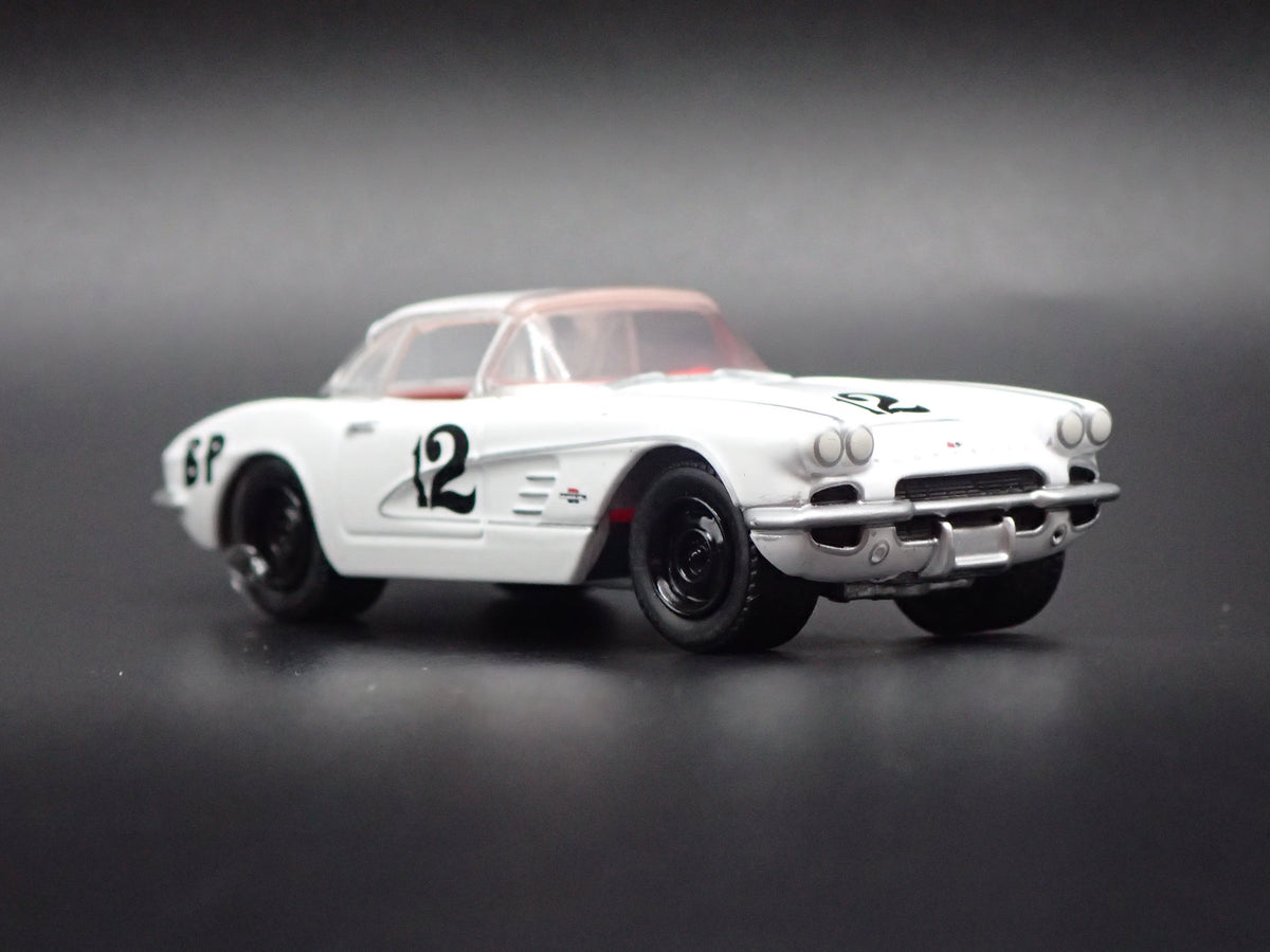 1961 61 CHEVY CHEVROLET CORVETTE RACING WHITE 1:64 SCALE DIORAMA DIECAST MODEL CAR