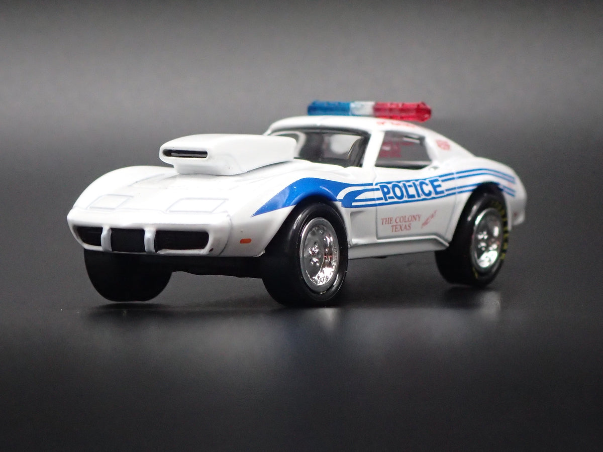 1976 76 CHEVY CHEVROLET CORVETTE POLICE 1:64 SCALE DIORAMA DIECAST MODEL CAR