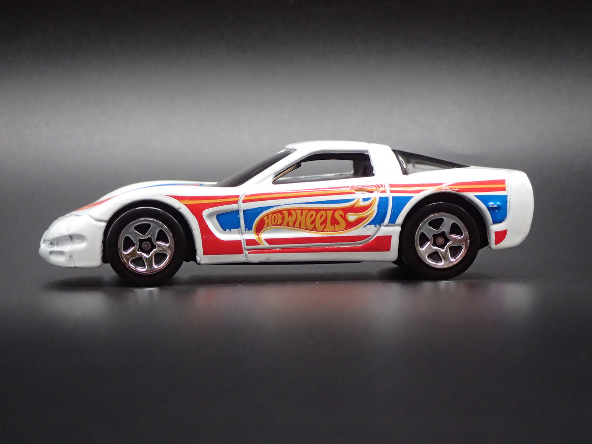 1997 97 C5 CHEVY CHEVROLET CORVETTE WHITE 1:64 SCALE DIORAMA DIECAST MODEL CAR