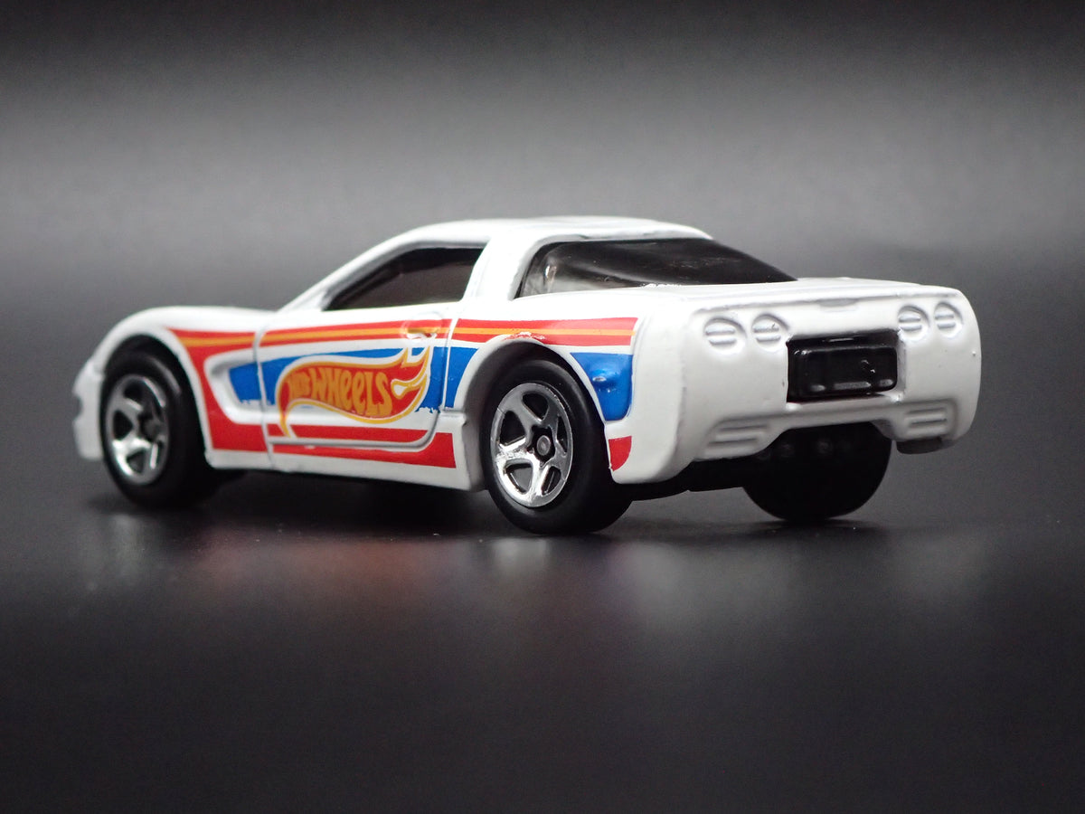 1997 97 C5 CHEVY CHEVROLET CORVETTE WHITE 1:64 SCALE DIORAMA DIECAST MODEL CAR