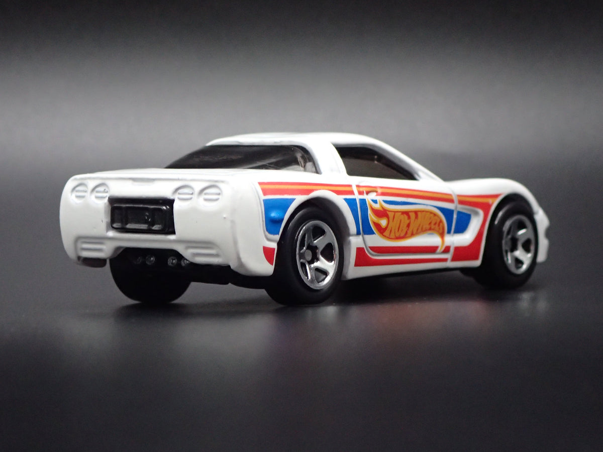 1997 97 C5 CHEVY CHEVROLET CORVETTE WHITE 1:64 SCALE DIORAMA DIECAST MODEL CAR