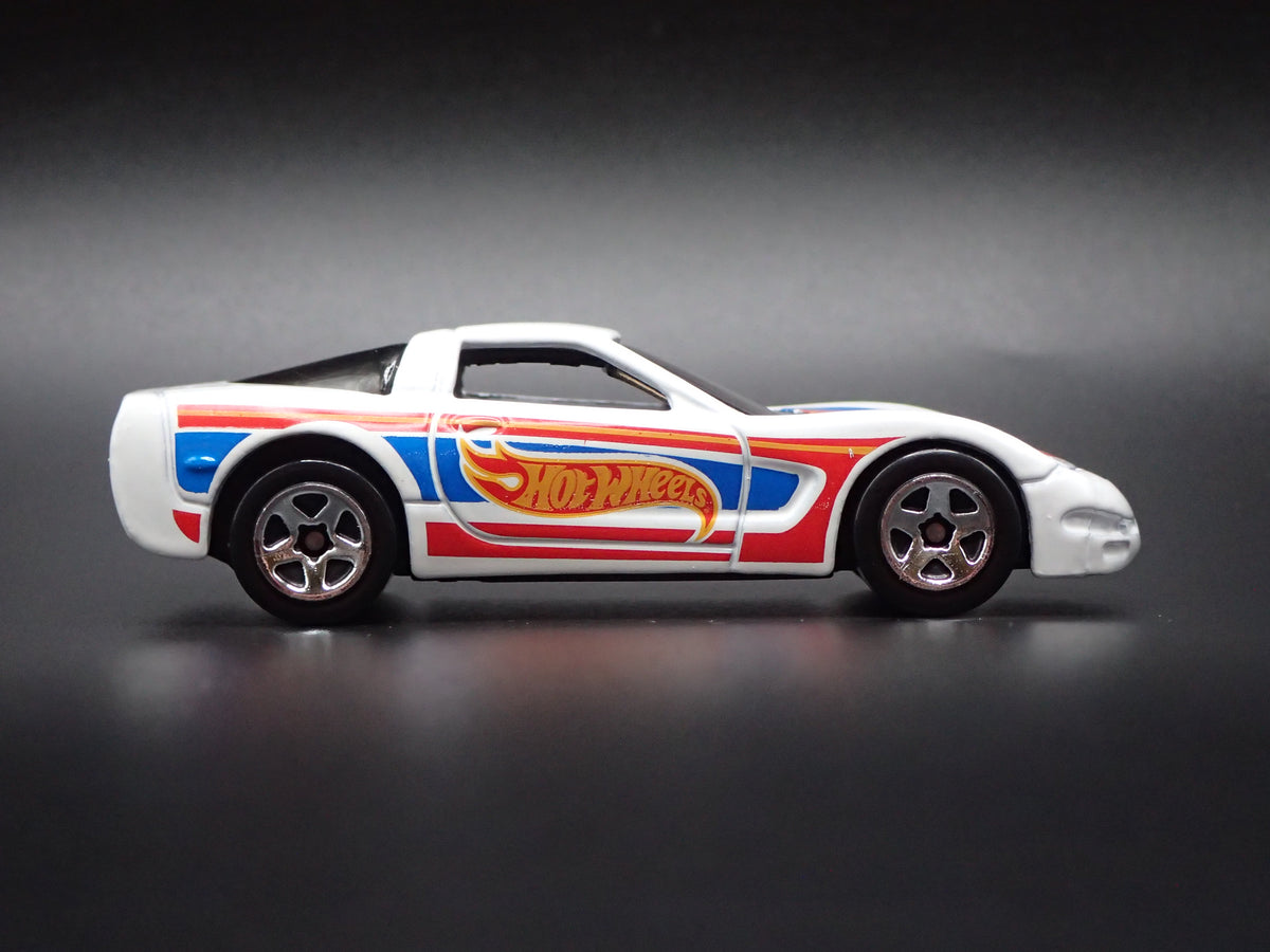1997 97 C5 CHEVY CHEVROLET CORVETTE WHITE 1:64 SCALE DIORAMA DIECAST MODEL CAR