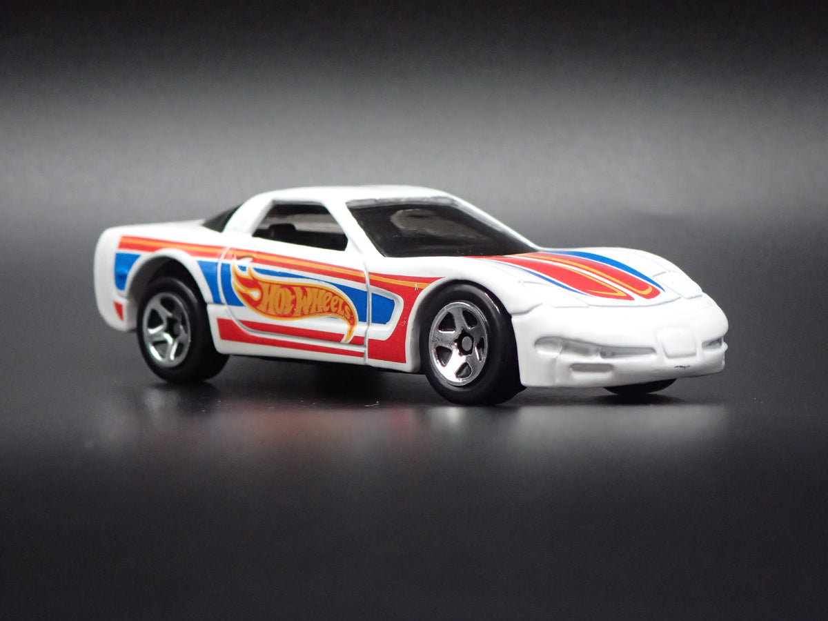 1997 97 C5 CHEVY CHEVROLET CORVETTE WHITE 1:64 SCALE DIORAMA DIECAST MODEL CAR