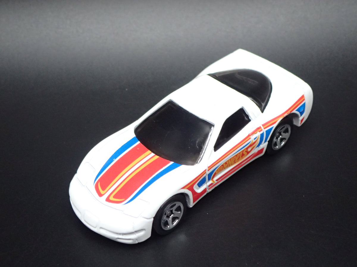 1997 97 C5 CHEVY CHEVROLET CORVETTE WHITE 1:64 SCALE DIORAMA DIECAST MODEL CAR