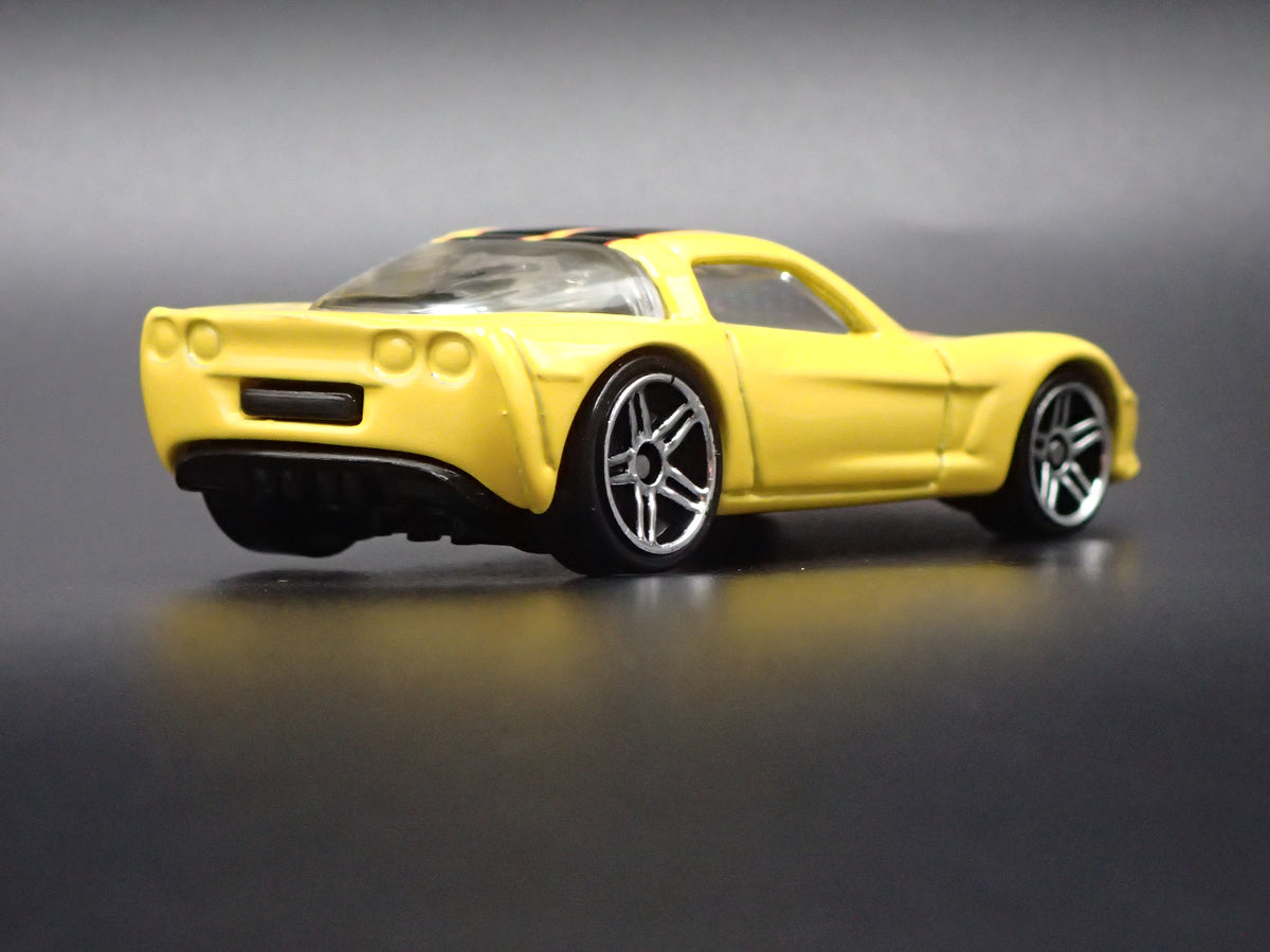 2005-2013 CHEVY CHEVROLET CORVETTE C6 YELLOW 1:64 SCALE DIORAMA DIECAST MODEL CAR
