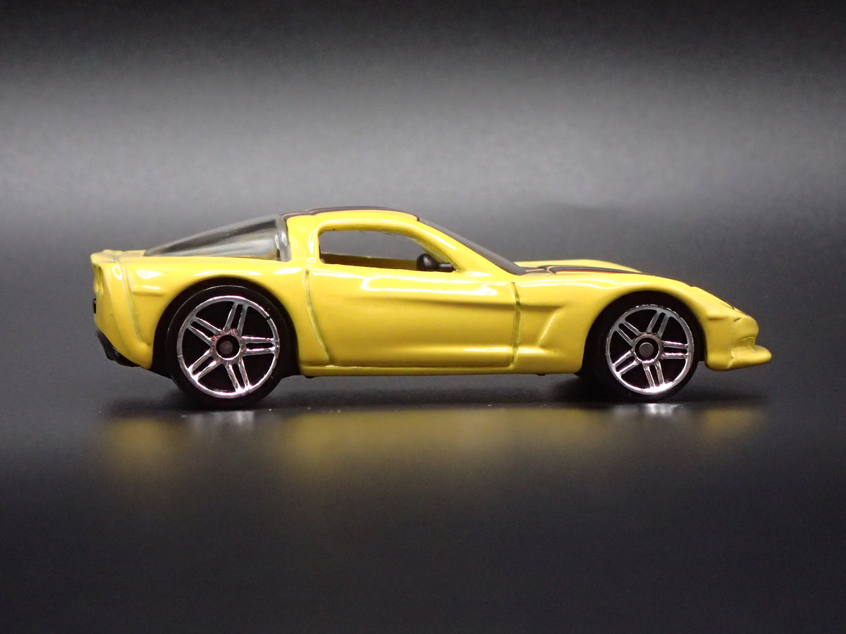 2005-2013 CHEVY CHEVROLET CORVETTE C6 YELLOW 1:64 SCALE DIORAMA DIECAST MODEL CAR