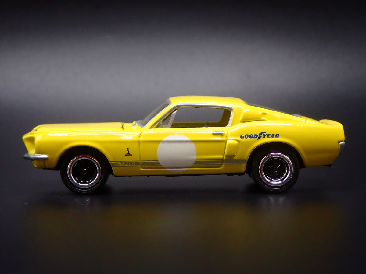 1968 68 FORD MUSTANG SHELBY GT500 YELLOW 1/64 SCALE DIORAMA DIECAST MODEL CAR