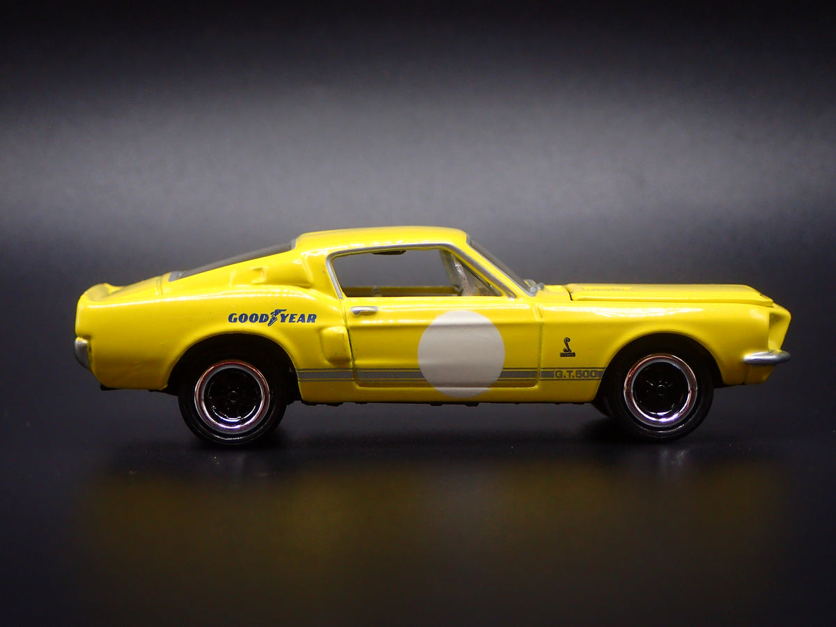 1968 68 FORD MUSTANG SHELBY GT500 YELLOW 1/64 SCALE DIORAMA DIECAST MODEL CAR