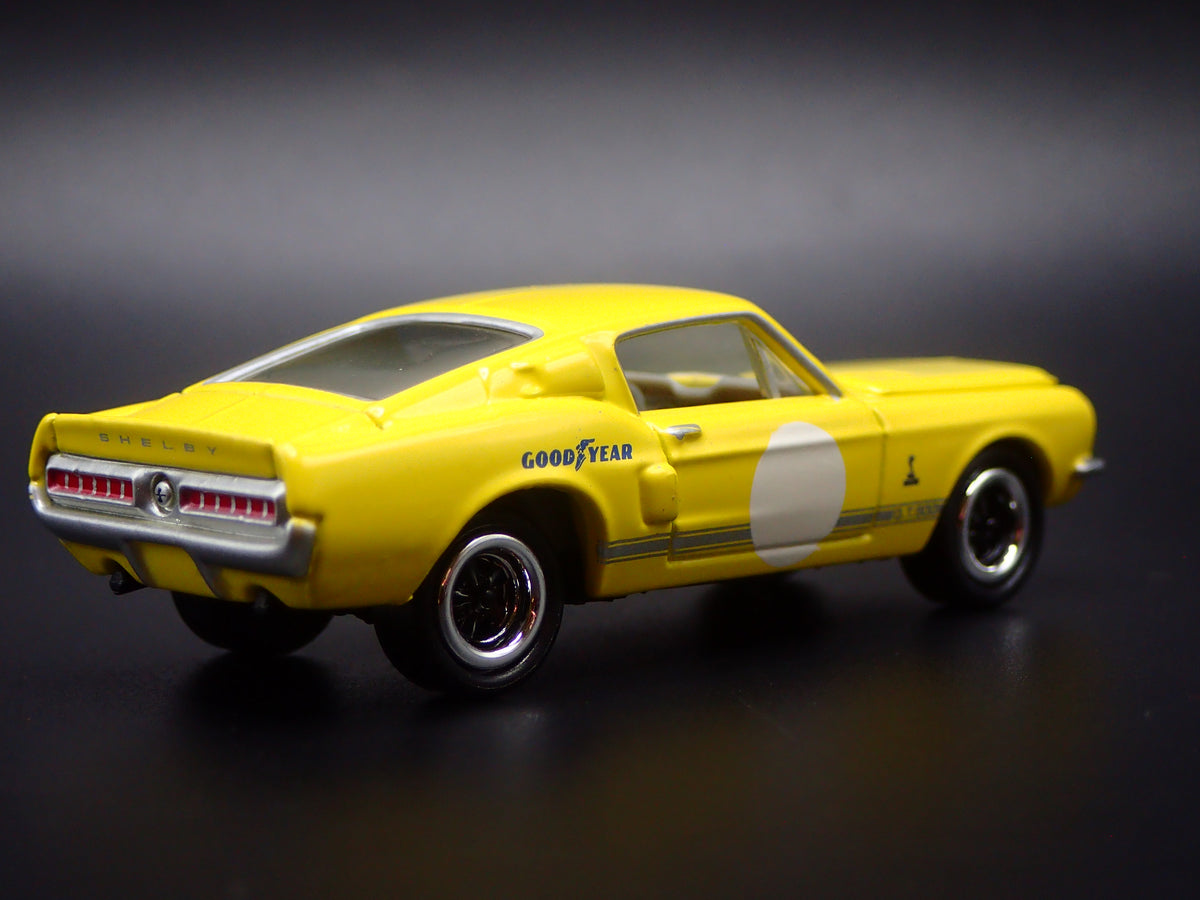 1968 68 FORD MUSTANG SHELBY GT500 YELLOW 1/64 SCALE DIORAMA DIECAST MODEL CAR