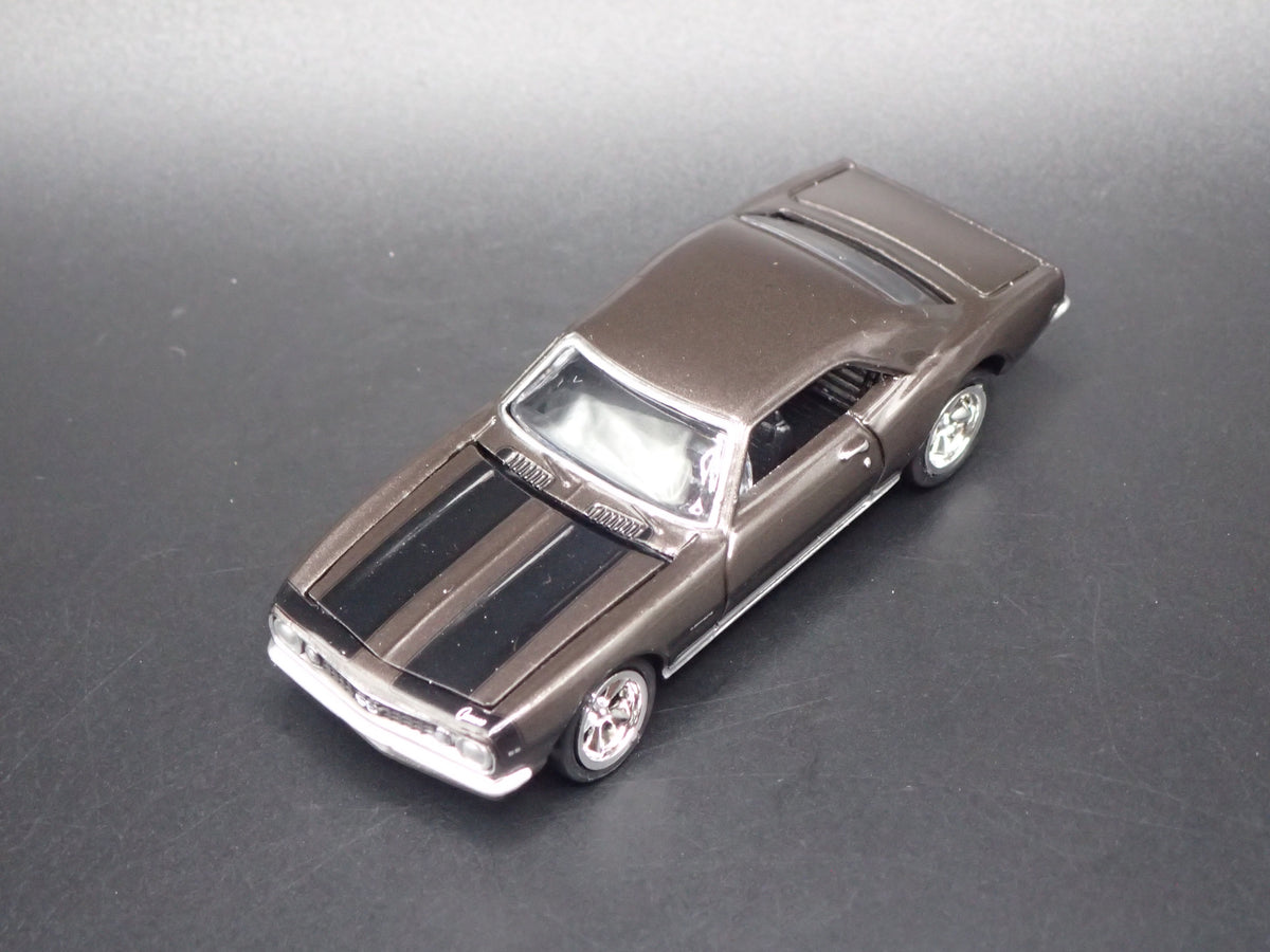 1967 67 CHEVY CHEVROLET CAMARO SS WINE 1:64 SCALE DIORAMA DIECAST MODEL CAR
