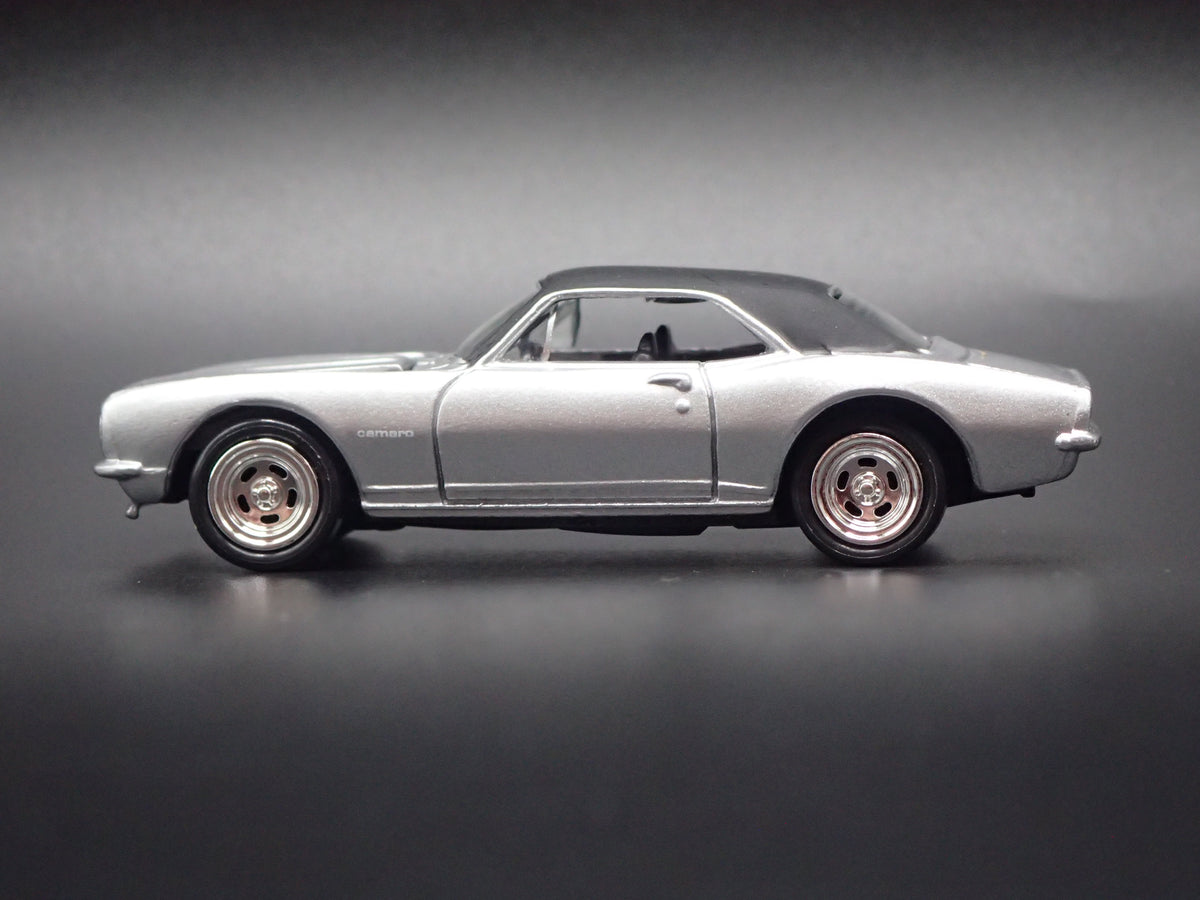 1967 67 CHEVY CHEVROLET CAMARO SILVER 1:64 SCALE DIORAMA DIECAST MODEL CAR