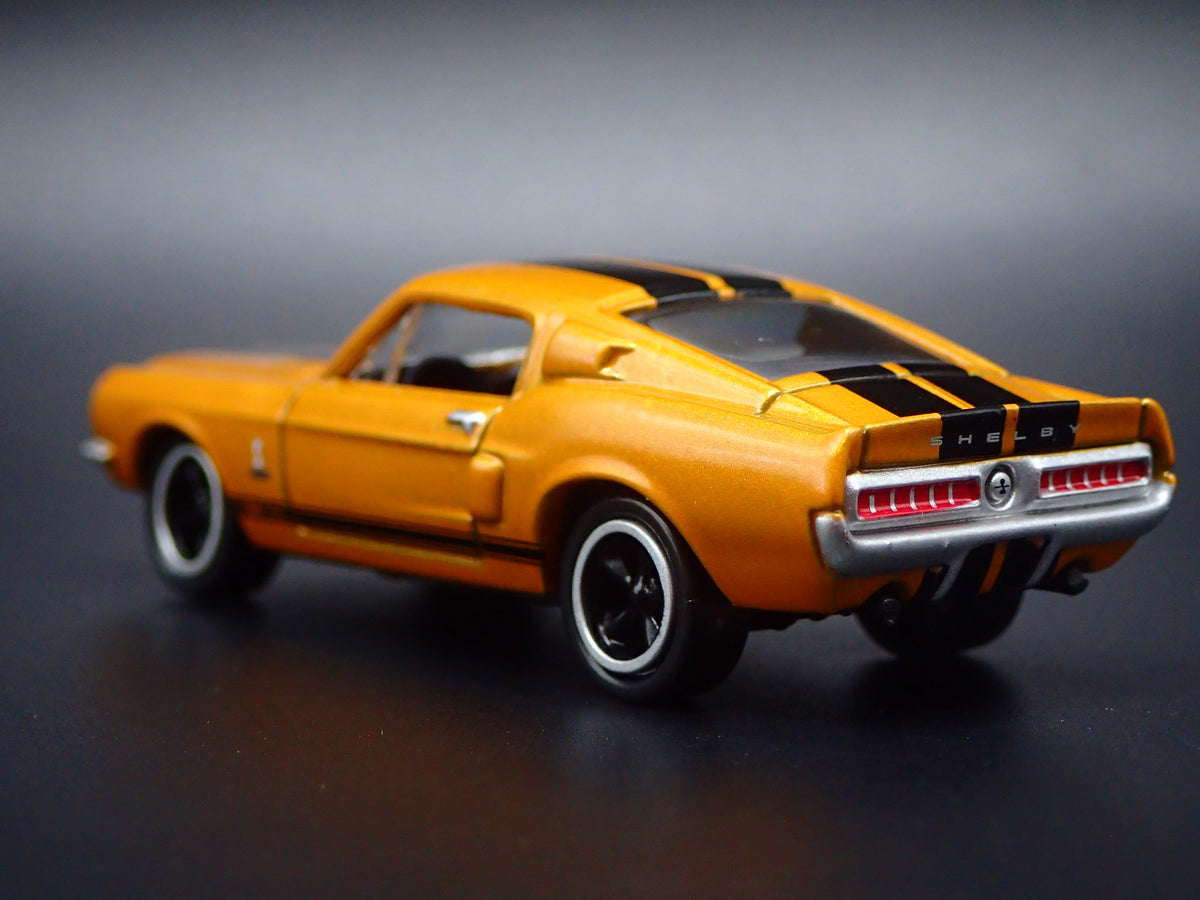 1968 68 FORD MUSTANG SHELBY GT500 GOLD 1/64 COLLECTIBLE DIECAST MODEL CAR