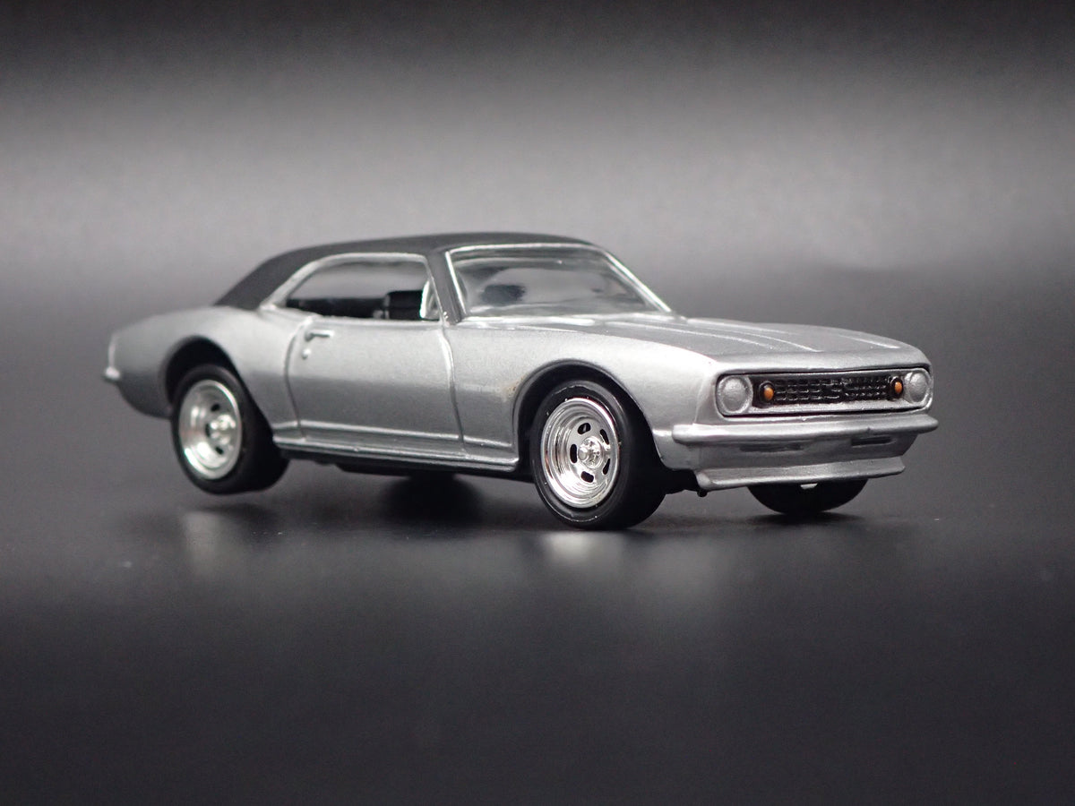 1967 67 CHEVY CHEVROLET CAMARO SILVER 1:64 SCALE DIORAMA DIECAST MODEL CAR