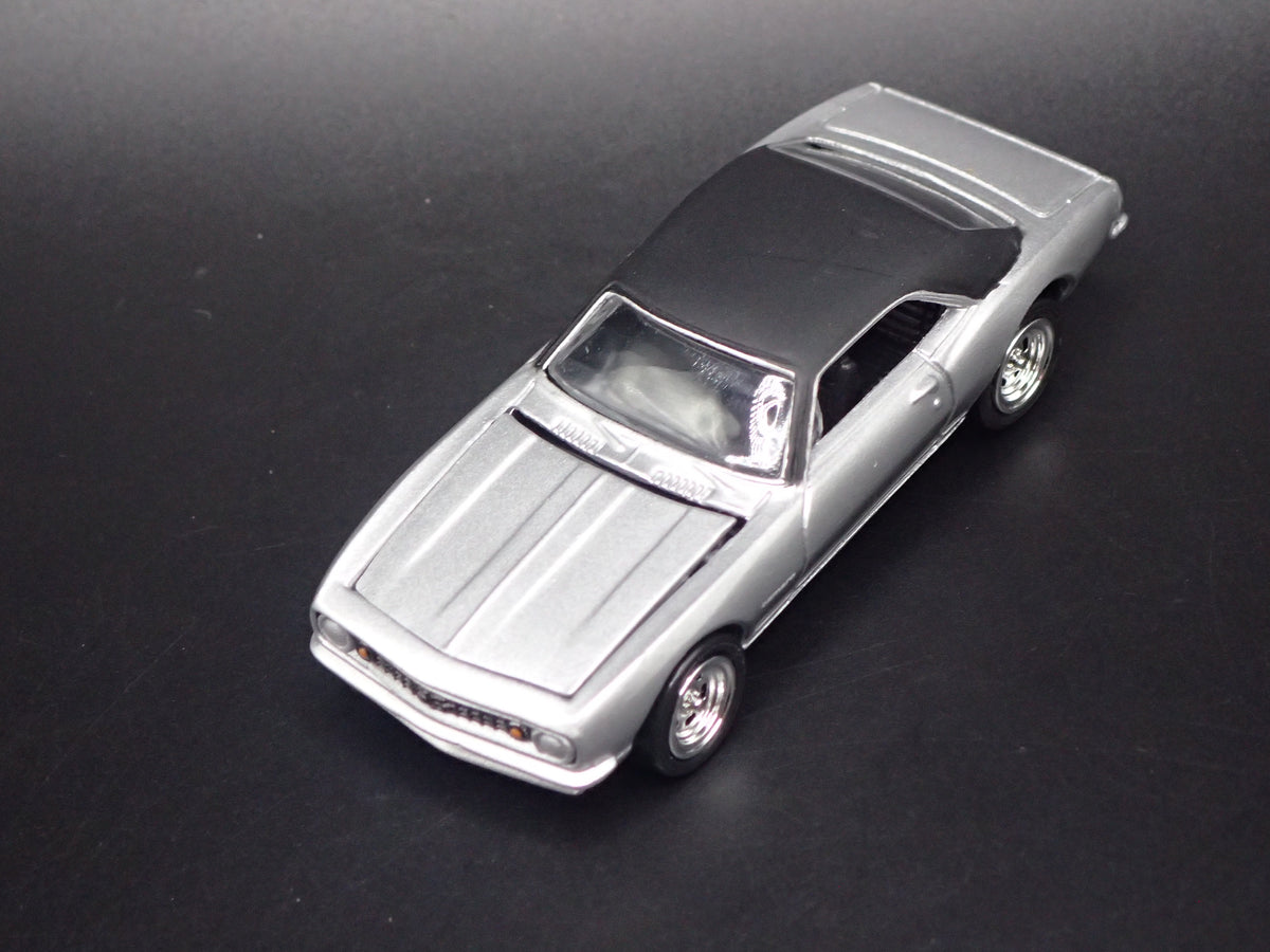 1967 67 CHEVY CHEVROLET CAMARO SILVER 1:64 SCALE DIORAMA DIECAST MODEL CAR