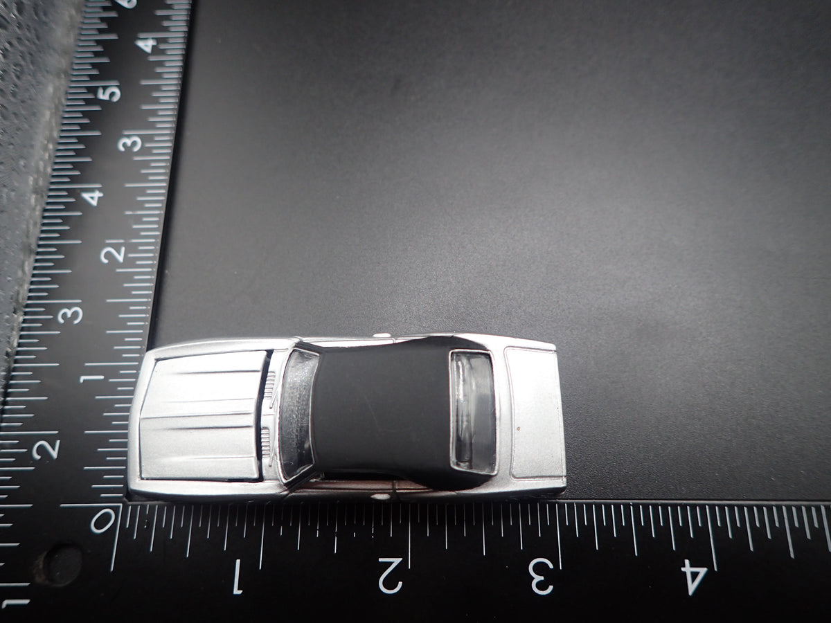 1967 67 CHEVY CHEVROLET CAMARO SILVER 1:64 SCALE DIORAMA DIECAST MODEL CAR