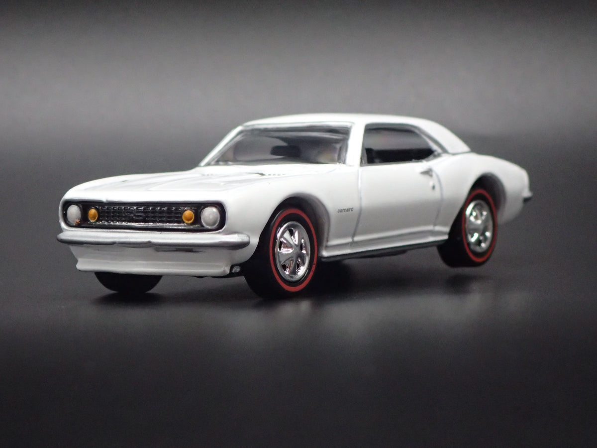 1967 67 CHEVY CHEVROLET CAMARO WHITE 1:64 SCALE DIORAMA DIECAST MODEL CAR