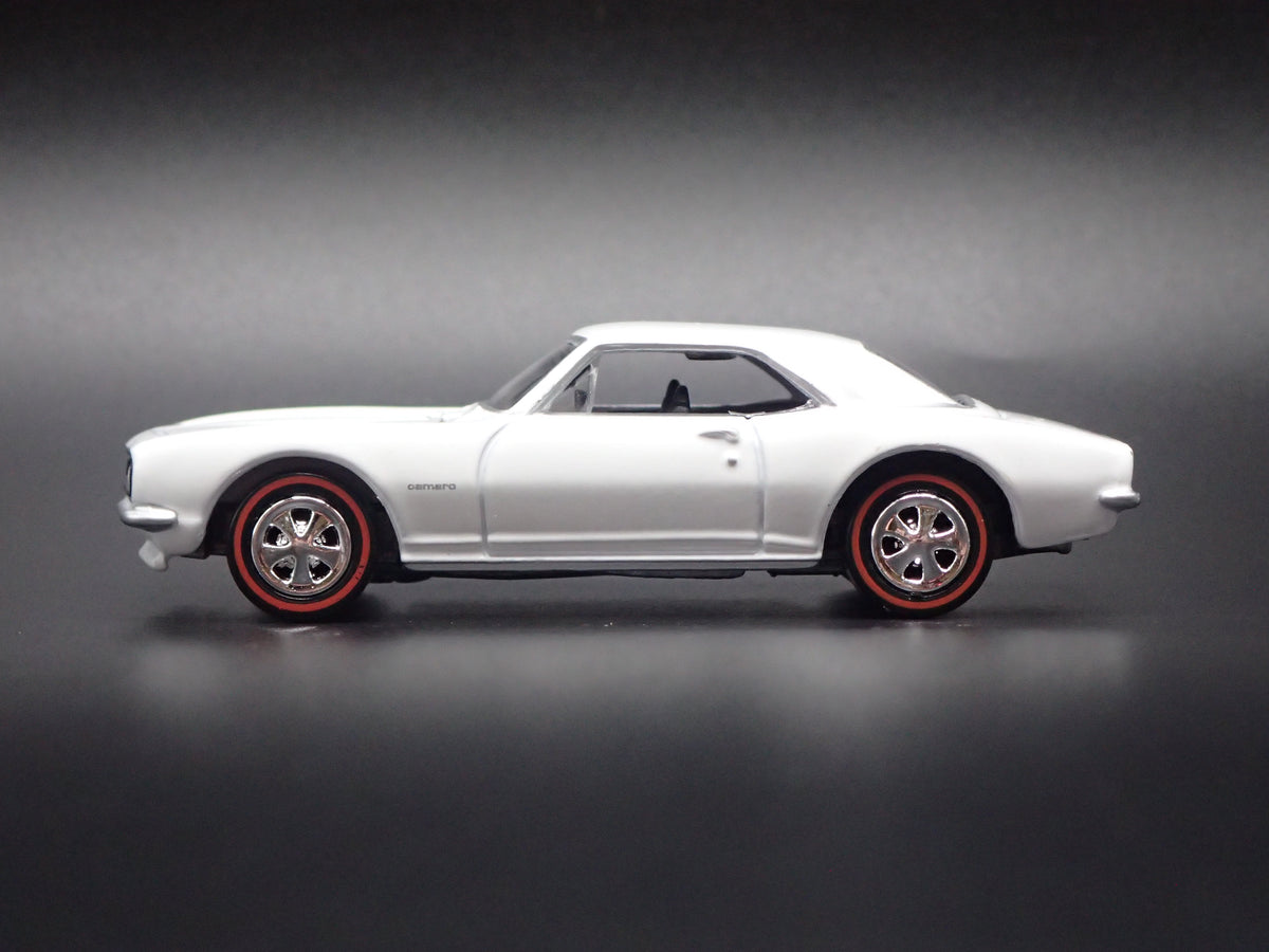 1967 67 CHEVY CHEVROLET CAMARO WHITE 1:64 SCALE DIORAMA DIECAST MODEL CAR