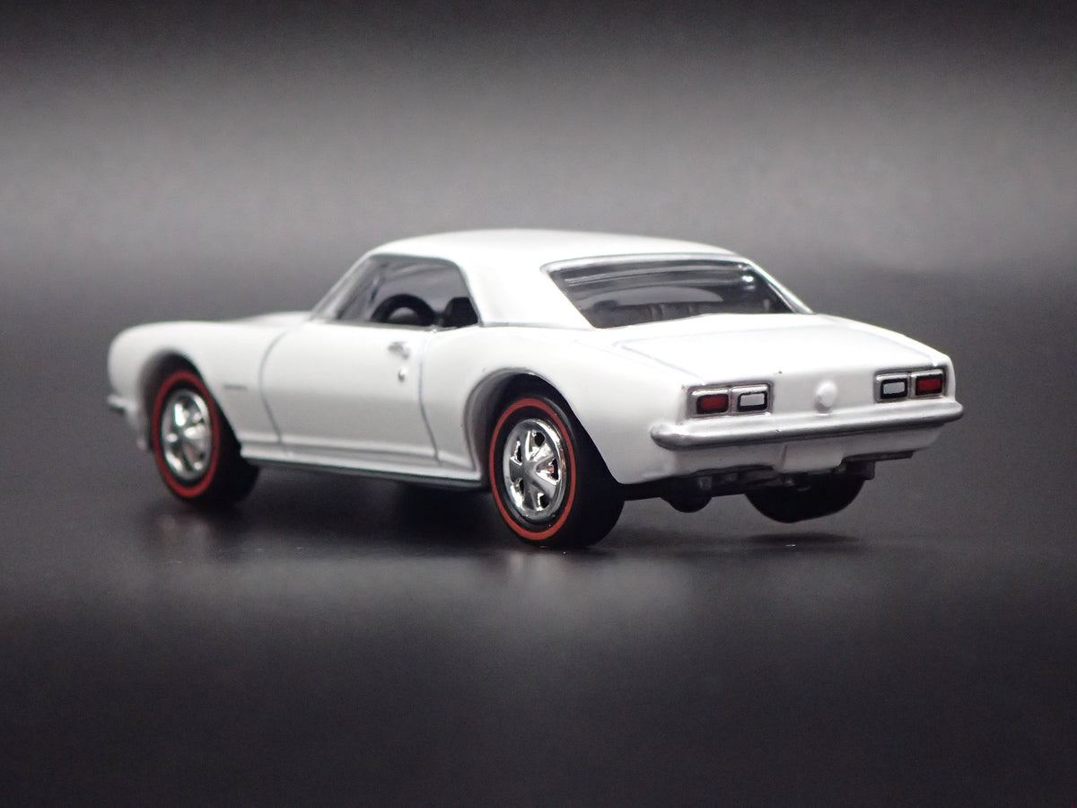 1967 67 CHEVY CHEVROLET CAMARO WHITE 1:64 SCALE DIORAMA DIECAST MODEL CAR