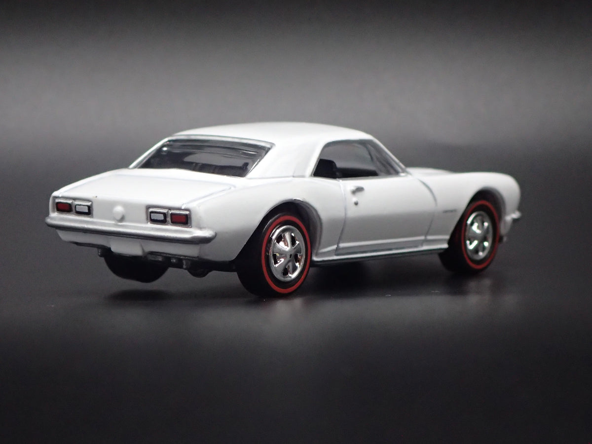 1967 67 CHEVY CHEVROLET CAMARO WHITE 1:64 SCALE DIORAMA DIECAST MODEL CAR