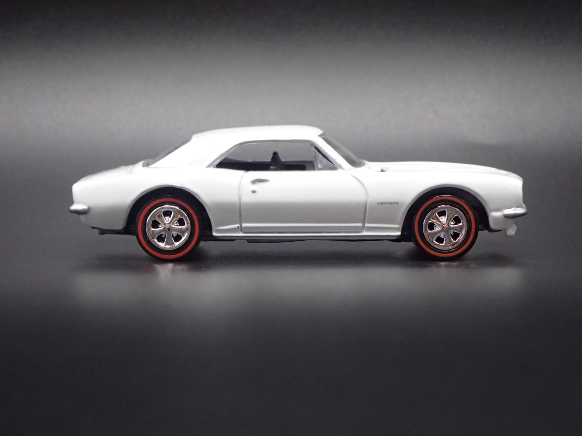 1967 67 CHEVY CHEVROLET CAMARO WHITE 1:64 SCALE DIORAMA DIECAST MODEL CAR
