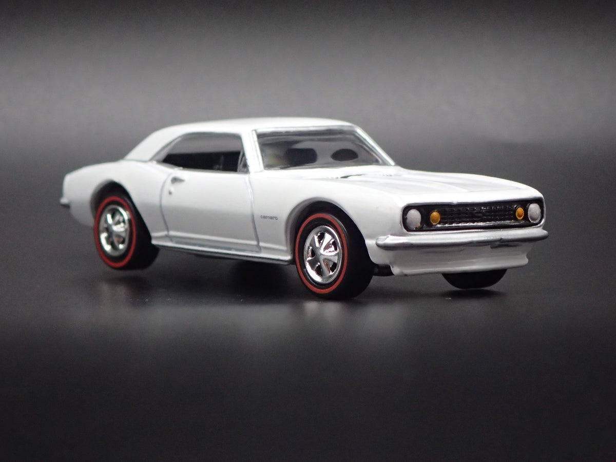 1967 67 CHEVY CHEVROLET CAMARO WHITE 1:64 SCALE DIORAMA DIECAST MODEL CAR