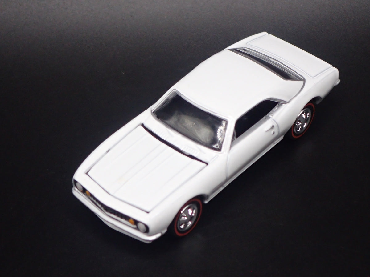 1967 67 CHEVY CHEVROLET CAMARO WHITE 1:64 SCALE DIORAMA DIECAST MODEL CAR