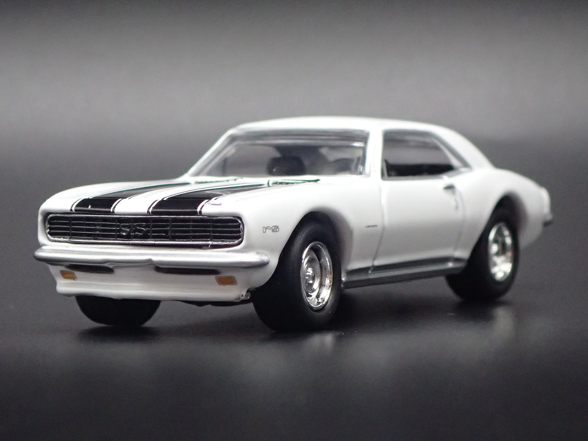 1967 67 CHEVY CHEVROLET CAMARO Z28 WHITE 1:64 SCALE DIORAMA DIECAST MODEL CAR