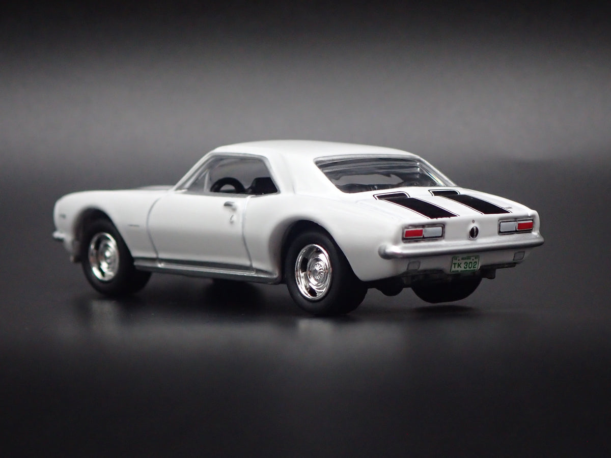 1967 67 CHEVY CHEVROLET CAMARO Z28 WHITE 1:64 SCALE DIORAMA DIECAST MODEL CAR