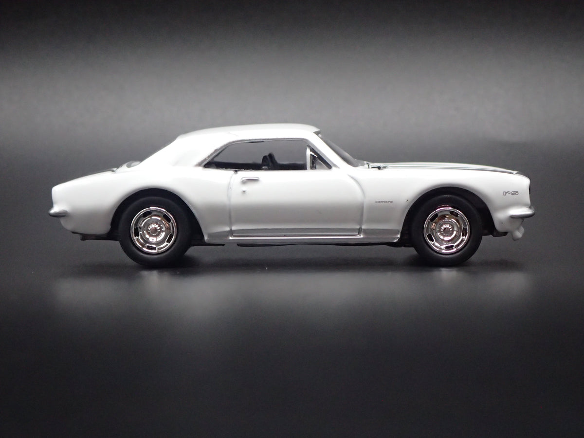 1967 67 CHEVY CHEVROLET CAMARO Z28 WHITE 1:64 SCALE DIORAMA DIECAST MODEL CAR