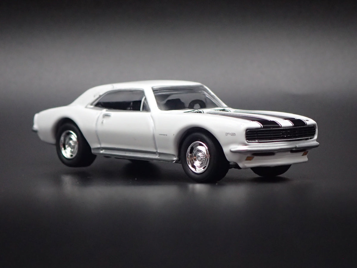 1967 67 CHEVY CHEVROLET CAMARO Z28 WHITE 1:64 SCALE DIORAMA DIECAST MODEL CAR