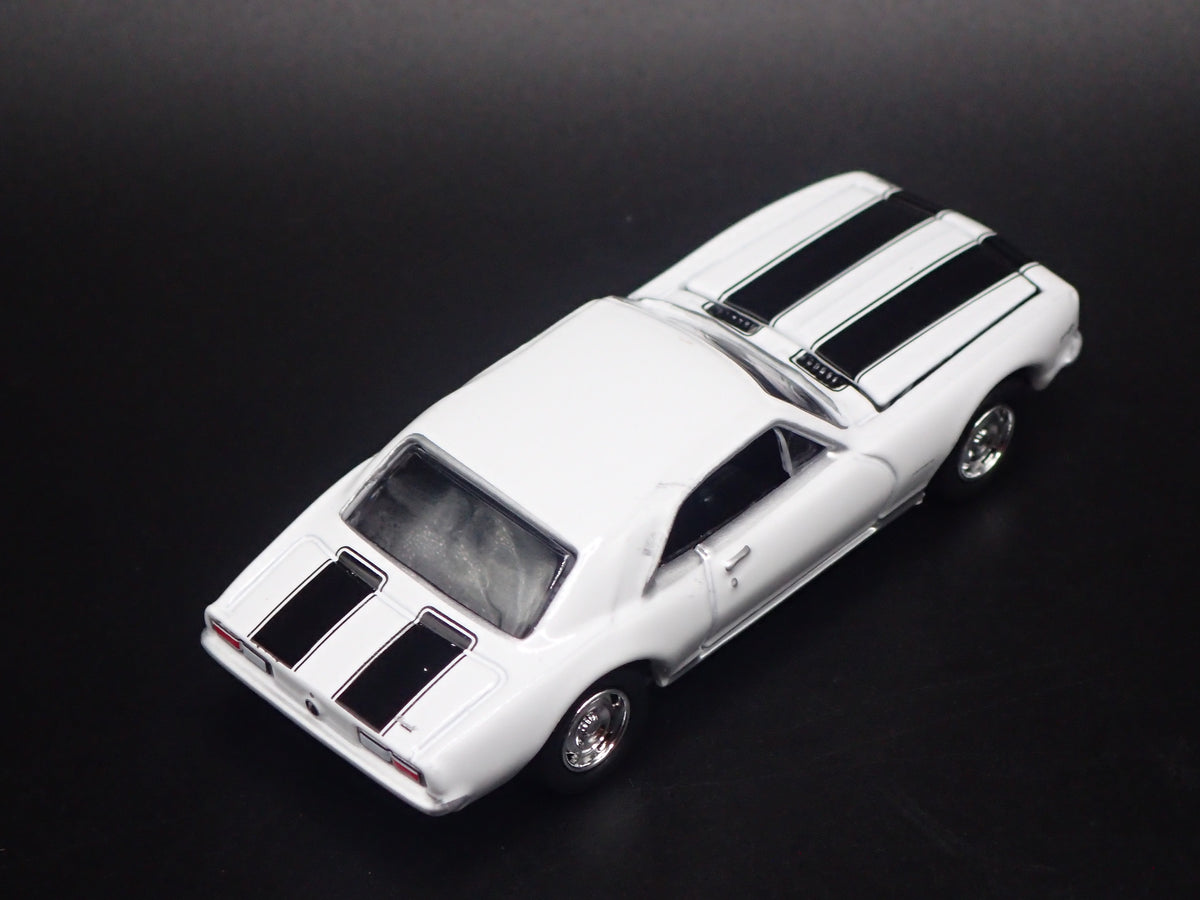 1967 67 CHEVY CHEVROLET CAMARO Z28 WHITE 1:64 SCALE DIORAMA DIECAST MODEL CAR