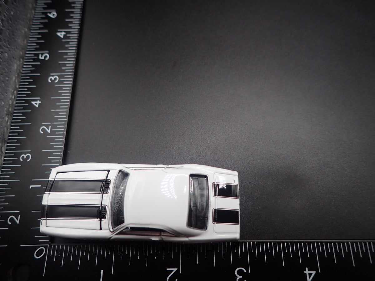 1967 67 CHEVY CHEVROLET CAMARO Z28 WHITE 1:64 SCALE DIORAMA DIECAST MODEL CAR