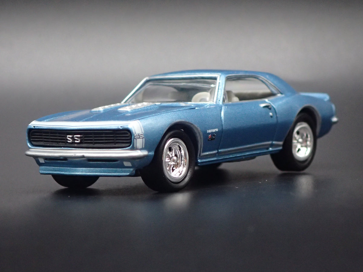 1967 67 CHEVY CHEVROLET CAMARO RS/SS 396 1:64 SCALE DIORAMA DIECAST MODEL CAR