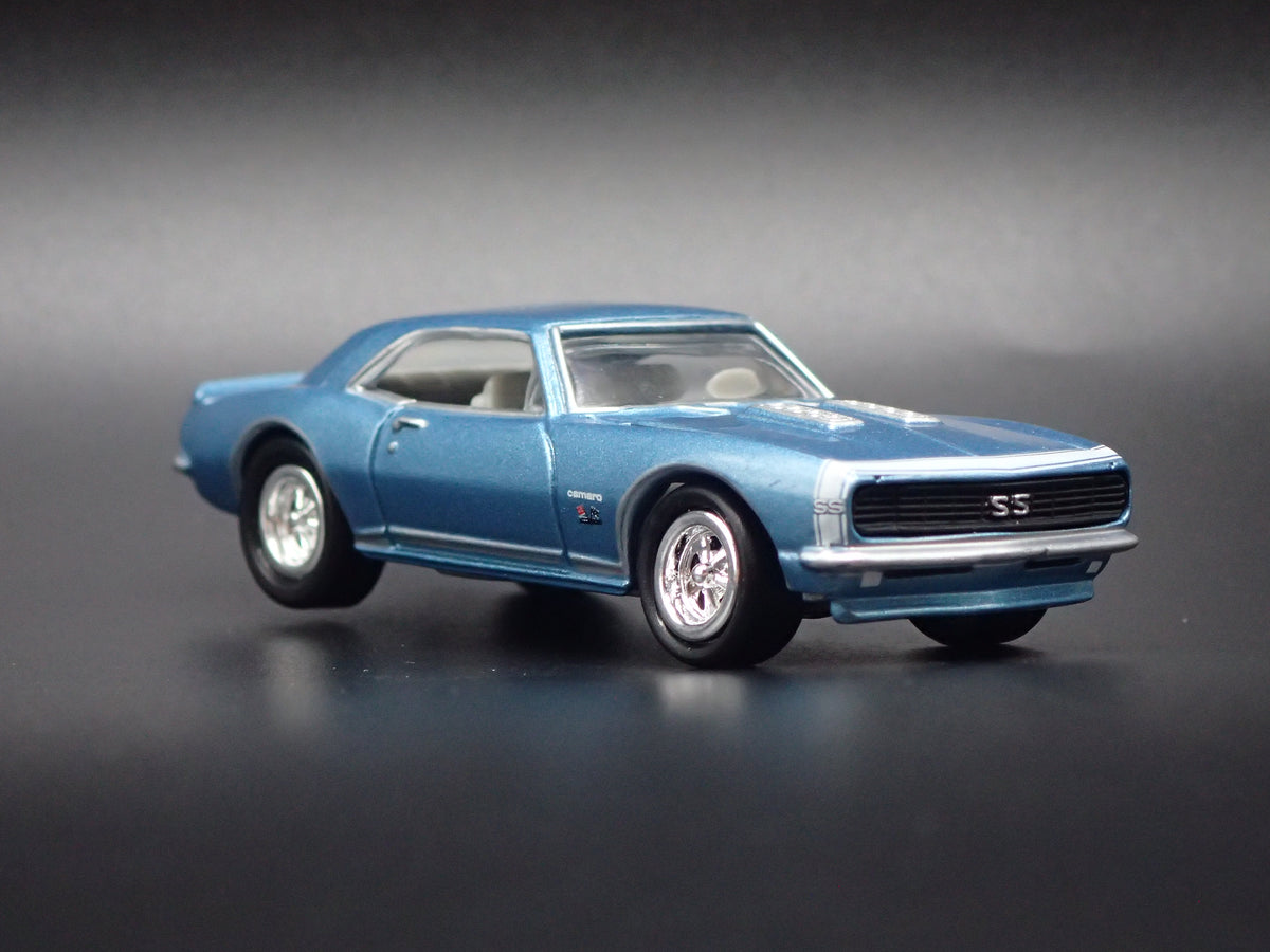 1967 67 CHEVY CHEVROLET CAMARO RS/SS 396 1:64 SCALE DIORAMA DIECAST MODEL CAR