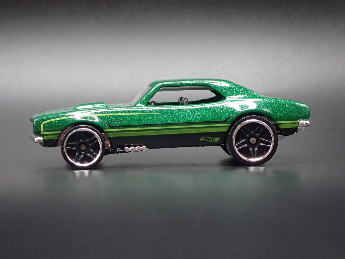 1967 67 CHEVY CHEVROLET CAMARO GREEN 1:64 SCALE DIORAMA DIECAST MODEL CAR