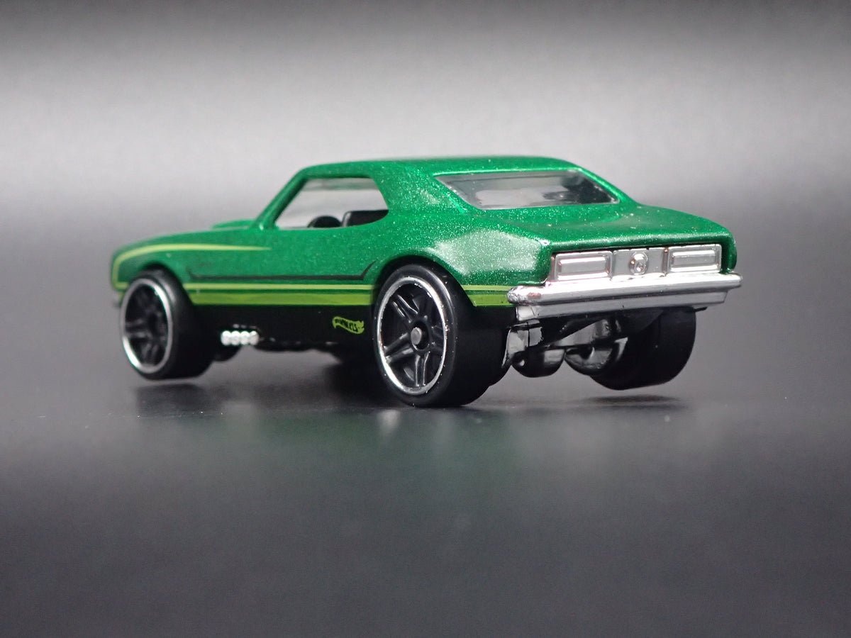 1967 67 CHEVY CHEVROLET CAMARO GREEN 1:64 SCALE DIORAMA DIECAST MODEL CAR