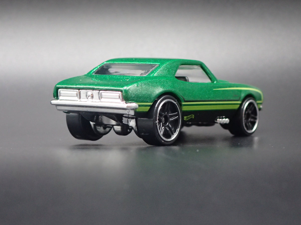1967 67 CHEVY CHEVROLET CAMARO GREEN 1:64 SCALE DIORAMA DIECAST MODEL CAR