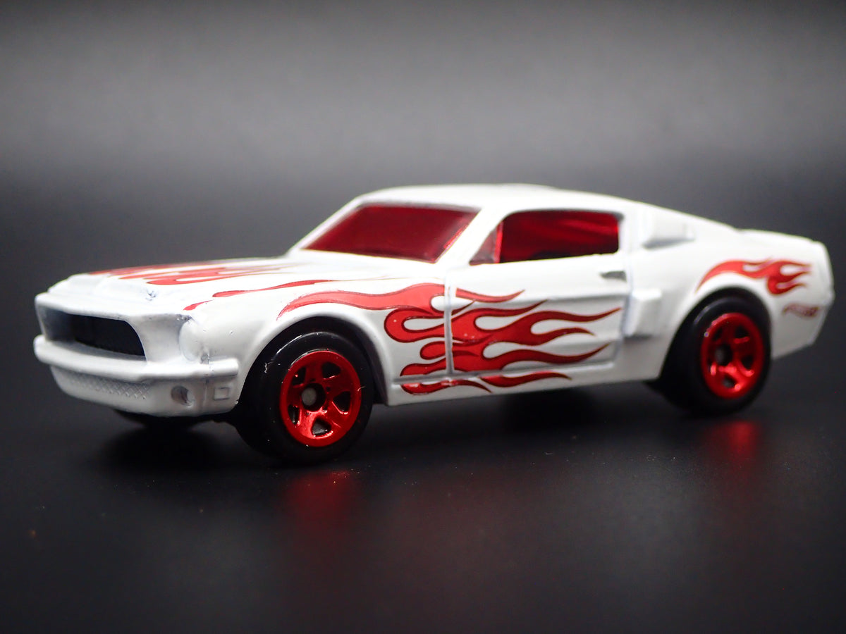 1968 68 FORD MUSTANG SHELBY GT500 FASTBACK 1:64 SCALE DIORAMA DIECAST MODEL CAR
