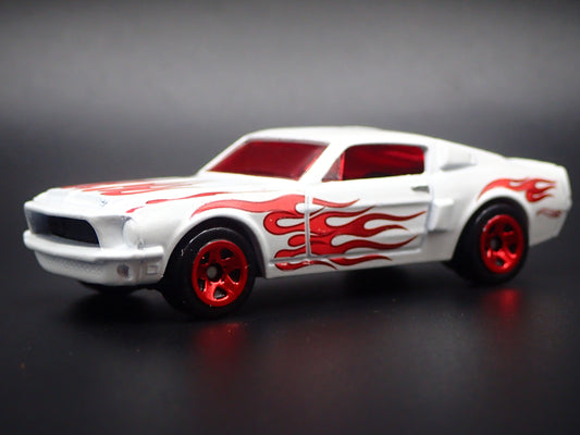 1968 68 FORD MUSTANG SHELBY GT500 FASTBACK 1:64 SCALE DIORAMA DIECAST MODEL CAR-Burning Rubber Toy Company