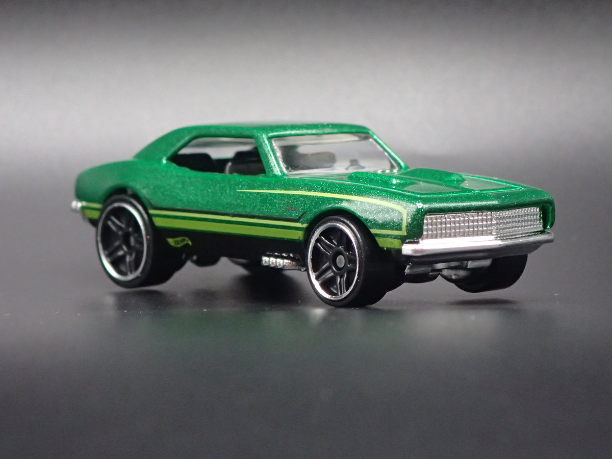 1967 67 CHEVY CHEVROLET CAMARO GREEN 1:64 SCALE DIORAMA DIECAST MODEL CAR