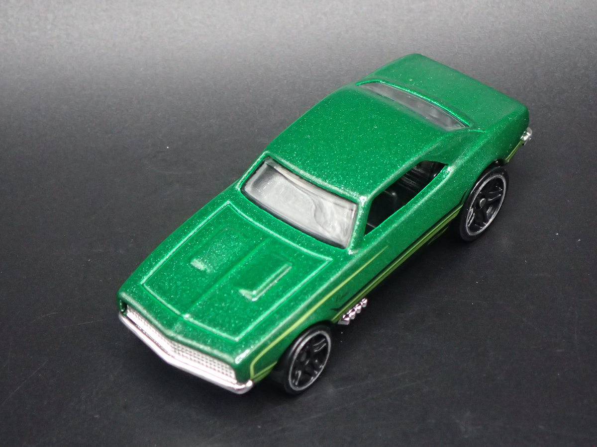 1967 67 CHEVY CHEVROLET CAMARO GREEN 1:64 SCALE DIORAMA DIECAST MODEL CAR