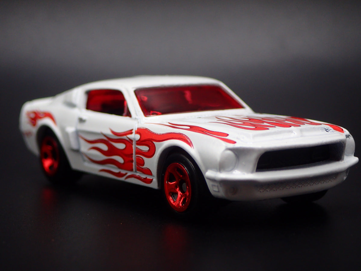 1968 68 FORD MUSTANG SHELBY GT500 FASTBACK 1:64 SCALE DIORAMA DIECAST MODEL CAR