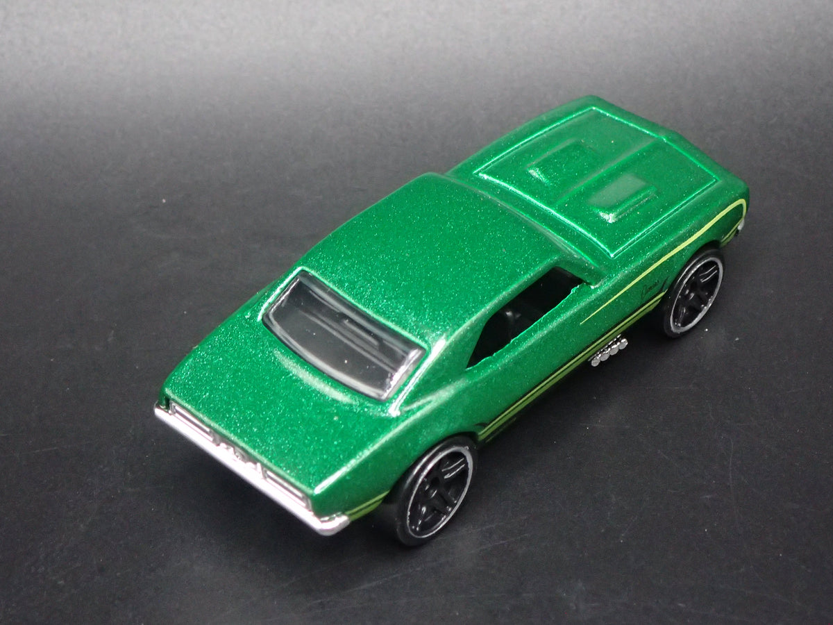 1967 67 CHEVY CHEVROLET CAMARO GREEN 1:64 SCALE DIORAMA DIECAST MODEL CAR