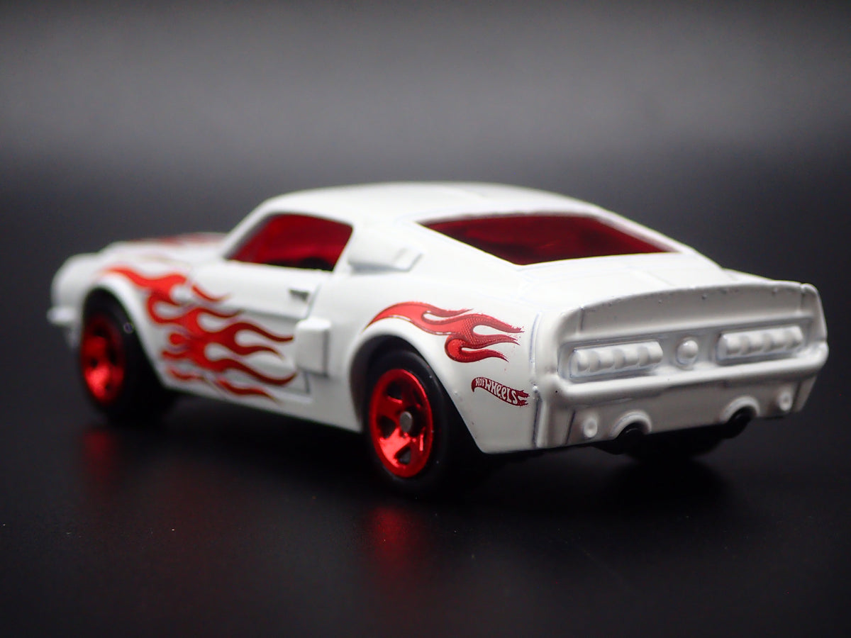 1968 68 FORD MUSTANG SHELBY GT500 FASTBACK 1:64 SCALE DIORAMA DIECAST MODEL CAR