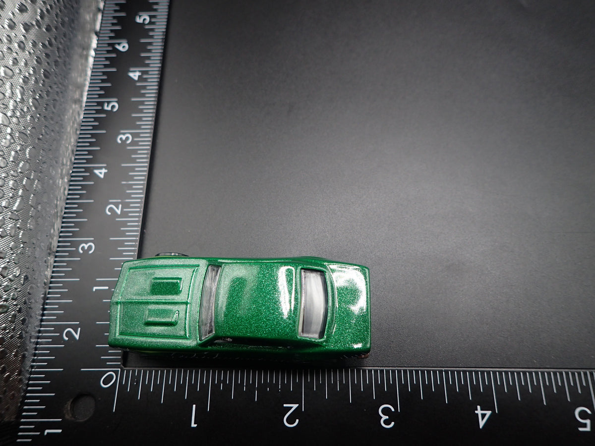 1967 67 CHEVY CHEVROLET CAMARO GREEN 1:64 SCALE DIORAMA DIECAST MODEL CAR